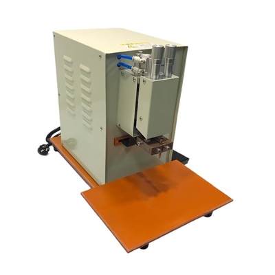 آلة لحام حزمة بطارية أسطوانية صغيرة 15KW لبطارية 18650