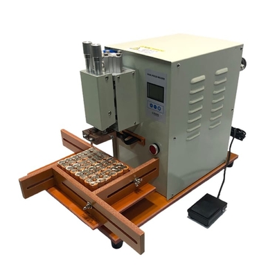 آلة لحام حزمة بطارية أسطوانية صغيرة 15KW لبطارية 18650
